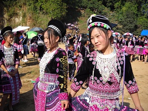 チェンマイ県メーリム郡でモン族大集合正月祭り開催・その３: チェンマイ・田舎・新明天庵だより